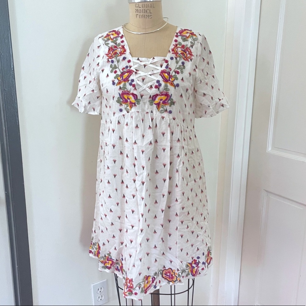 SKIES ARE BLUE Stitch Fix Ivory Oversized Embroidered Dress